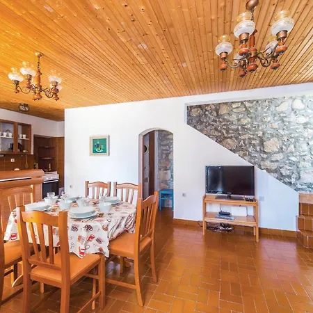 Three-bedroom In Feriehus