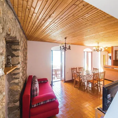 Vakantiehuis Three-bedroom In *