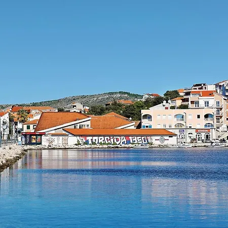 Three-bedroom In Vakantiehuis *