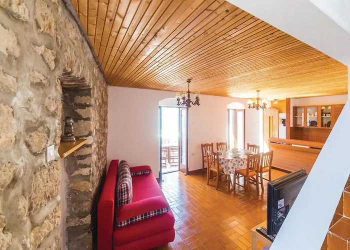 Сasa de vacaciones Three-bedroom In *